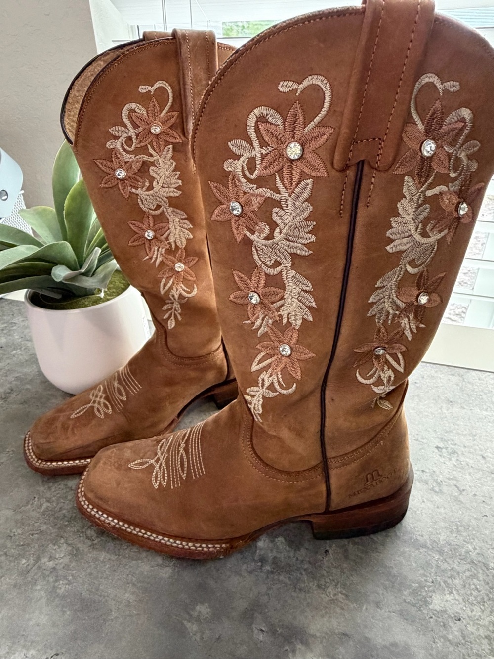 MEXABOOT Leather Boot — Tan Upper, Black Insole